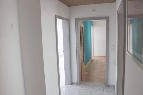 ... mit Garderobe - 3 Zimmer Etagenwohnung in Neumarkt in der Oberpfalz
