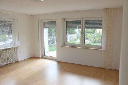 ... mit Terrassenzugang - 