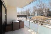 Balkon - Renovierte und helle 3 Zimmer Wohnung mit Balkon und Hobbyraum in Solln! Bezugsfrei!