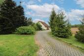 Hausansicht Zufahrt - 