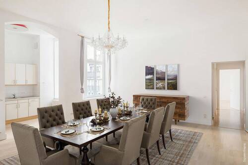 Digitales Staging Essbereich - Lage, Lage, Lage - 3 Zimmer Altbauwohnung mit Balkon nahe Schiffbauerdamm