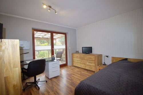 Zimmer mit Zugang Terrasse und Garten - 