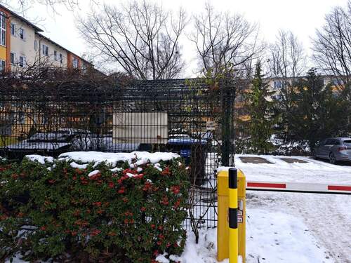 Parkplatz mit Schranke im Winter.jpg - 