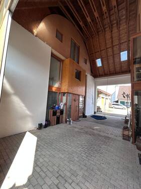 Durchfahrt, Wohnungseingänge - 