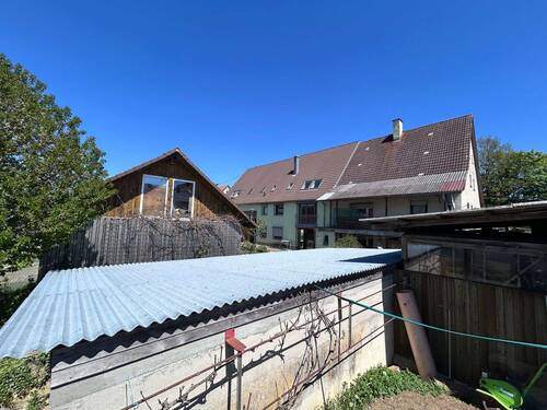 Haus Rückseite mit Schuppen - 