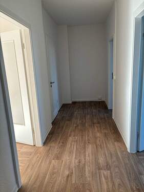 geräumiger Flur - Etagenwohnung mit 70,40 m² in Görlitz zur Miete