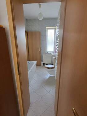 Bad 2.jpg - 3 Zimmer Etagenwohnung zum Kaufen in Weißenfels