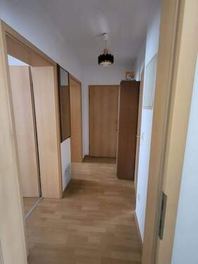 Flur.jpg - Etagenwohnung mit 67,00 m&sup2; in Weißenfels zum Kaufen