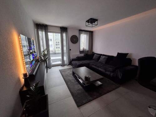 Bild 1 - Modernisierte 2 Zimmer Wohnung mit Küche und Tiefgarage