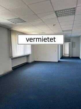 Bild 1 - VERMIETET 2023!!! Große Büroeinheit mit Küche und WC in SchwalbachSaar Zentrum zu vermieten