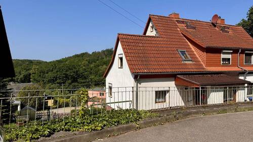 Ansicht von Anliegerstraße - 5 Zimmer Doppelhaushälfte in Kriebstein