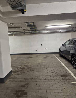 Tiefgaragenstellplatz - 