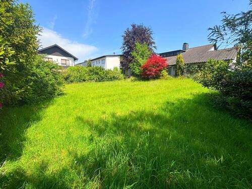 Blick zur Nachbarschaft - Grundstück in Leverkusen