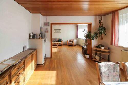 Blick vom Esszimmer ins Wohnzimmer EG - 7 Zimmer Einfamilienhaus in Weißenhorn