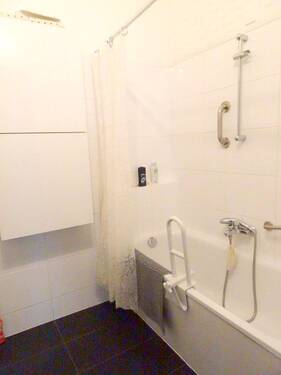 Badezimmer 1 - innenliegendes Wannenbad - 