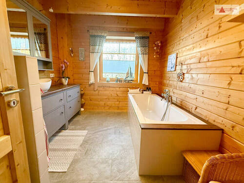 Bad mit Wanne - 