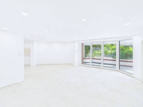 Wohn- und Essbereich - Hochwertig sanierte 4-Zimmer-Souterrain-Wohnung in Top-Lage von Hannover-Kirchrode