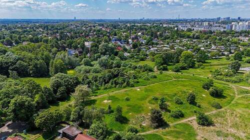 Anliegende Grünanlage - 