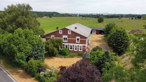 Gesamtbild - Burg: Ihr eigener Hof- mit unendlichen Möglichkeiten