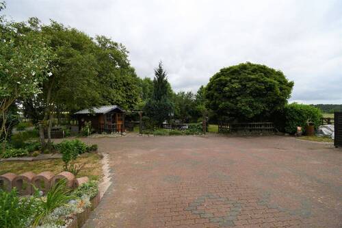 Auffahrt Wohnung OG - 7 Zimmer Einfamilienhaus in Burg (Dithmarschen)