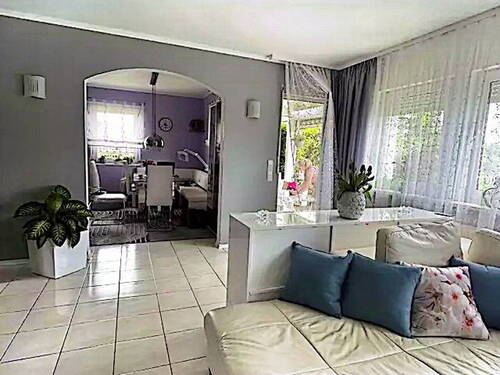 Wohnzimmer mit Durchgang - 