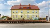 Außenansicht 4 - Großzügiges Zweifamilienhaus mit Nebengebäude, 1.040 m² Grundstück, Garagen, Kamin & EBK