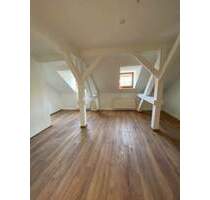 N-Glockenhof ! Neuwertige 5-ZW, 127 m², EBK, Laminat im 3.OG ohne Aufzug - Nürnberg