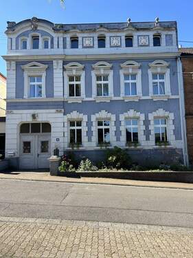 Bild 1 - Liebhaberobjekt - einseitig angebautes historisches Vierfamilienhaus in Illingen zu verkaufen