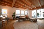 Licht und Holz schaffen Harmonie - 