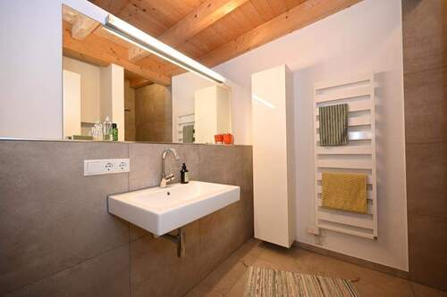 Modernes Bad mit Oberlicht - 