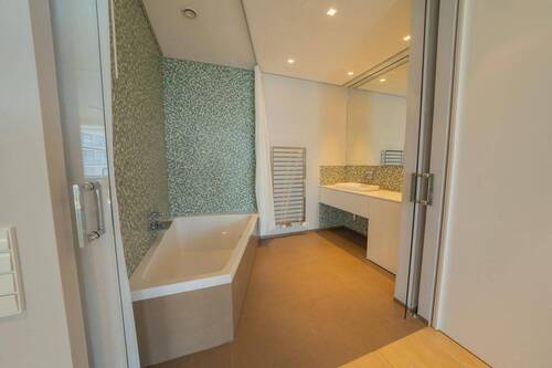 Bad en Suite mit Badewanne - 