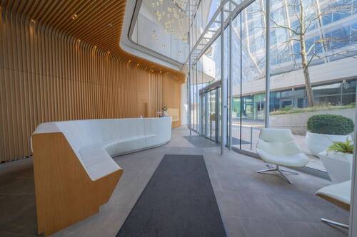 Empfangsbereich mit Concierge - 