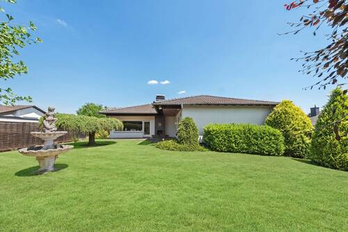 Gartenansicht - Traumhafter Bungalow mit liebevoll angelegtem Garten