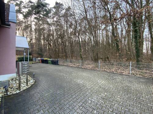 Zufahrt - 2 Zimmer Etagenwohnung zum Kaufen in Forchheim
