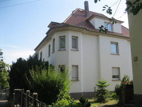 Ansicht außen - Tolle 4-Raumwohnung im Dreifamilienhaus mit Gartennutzung
