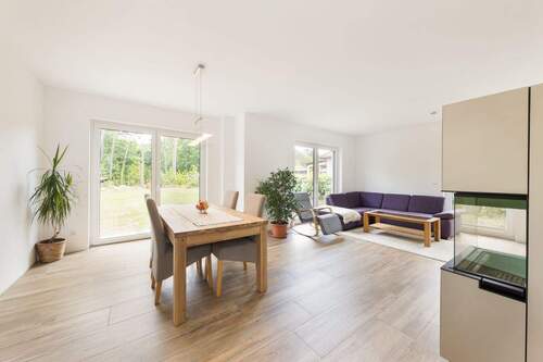 Mit bodentiefen Fenstern - 