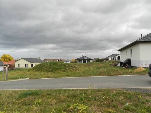 Straßenansicht - Baugrundstück in Unterwellenborn OT Könitz zu verkaufen