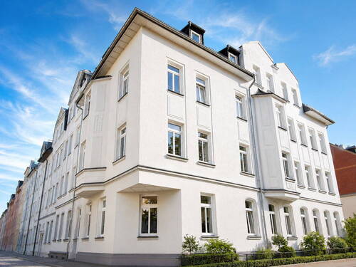 Hausansicht - Anlegerwohnung: Moderne 2-Zimmer-Wohnung mit Balkon und EBK