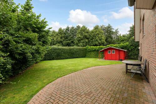 Garten mit Gartenhaus - 