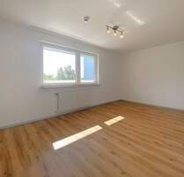 Helle 3-Zimmer-Wohnung mit Süd-Balkon, Garage und Einbauküche - sofort beziehbar - Erlangen Bruck Helle 3-Zimmer-Wohnung mit Süd-Balkon, Garage und Einbauküche - sofort beziehbar - Erlangen Bruck