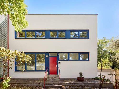 Bild 1 - Bauhaus in grüner Dahlem-Lage - 1.749.000,00&nbsp;EUR Kaufpreis, ca.&nbsp; 230,00&nbsp;m&sup2;&nbsp;Wohnfl&auml;che
