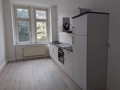 Wohnküche mit EBK, Sicht zum Hof - 