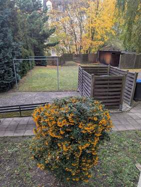 Hof mit Müllplatz - 