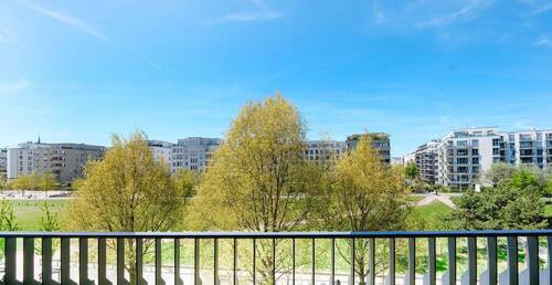 Weiterer Ausblick vom Balkon in den Park - 