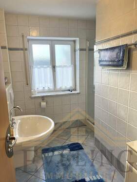 Bad mit Dusche EG - 