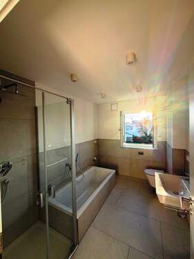 Badezimmer - Etagenwohnung mit 100,00 m&sup2; in Hauzenberg zur Miete