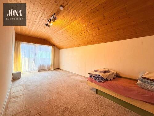 Zimmer 2 Dachgeschoss - 
