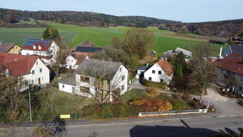 Mitten im Dorf und nah an der Natur - 5 Zimmer Mehrfamilienhaus, Wohnhaus zum Kaufen in Seubersdorf in der Oberpfalz / Schnufenhofen