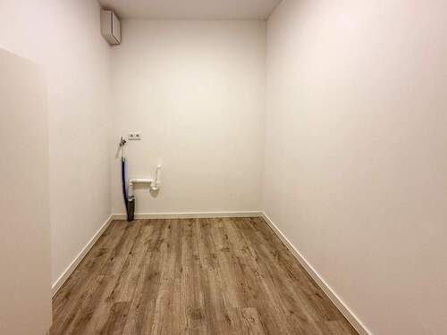 Anschlüsse für Waschmaschine u. Trockner
- 2 Zimmer Etagenwohnung in Menden