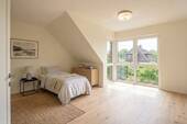 Gestaltungsvariante Schlafzimmer OG nach Nordwest (Ki-generiert) - 
